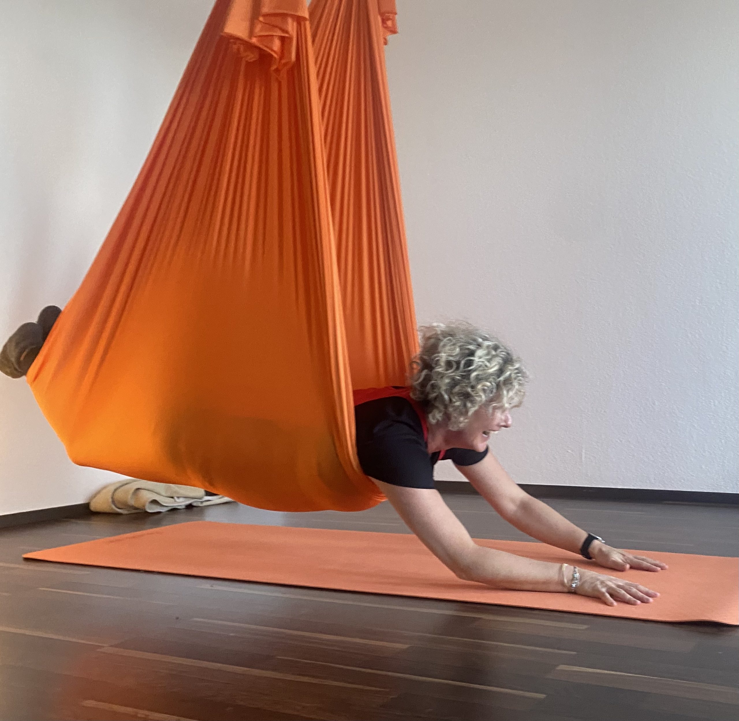 Aerial Yin Yoga – pure Leichtigkeit im Tuch erleben